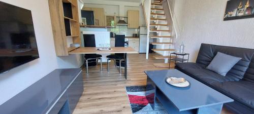 Xanten Apartment | Unforgettable Stay at Parva Domus with Pool & Breakfast