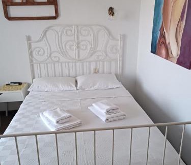 Alacati House | Discover Parva Port: Pet-Friendly Retreat with Dining