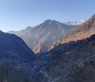 Kullu Cabin | Pet-Friendly Getaway at Parvati Central with Breakfast Included