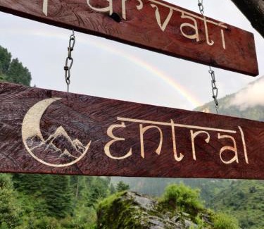 Kullu Cabin | Pet-Friendly Getaway at Parvati Central with Breakfast Included