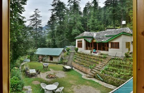 Kasol Bed & Breakfast | Tranquil Parvati Kuteer Riverside Resort: Pet Friendly Retreat