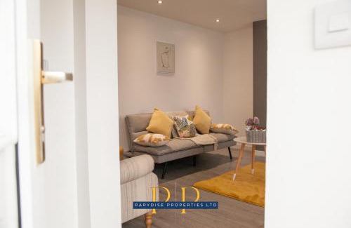 Newcastle-Under-Lyme Apartment | Ideal Stay at The Knutton House - Perfect for Business or Leisure