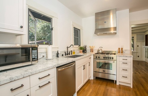 Bungalow Heaven House | Historic Pasadena Bungalow with Pool and Spa Amenities