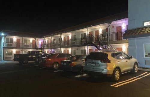 Lamanda Park Hotel | Discover Pasadena Lodge: Family-Friendly with Kitchen Access