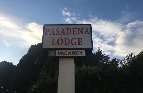 Lamanda Park Hotel | Discover Pasadena Lodge: Family-Friendly with Kitchen Access