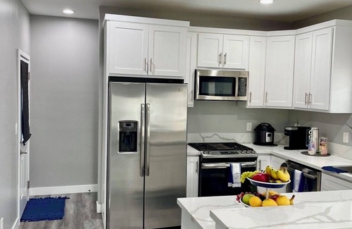North Central House | Ideal Pasadena Home Getaway with Family-Friendly Amenities