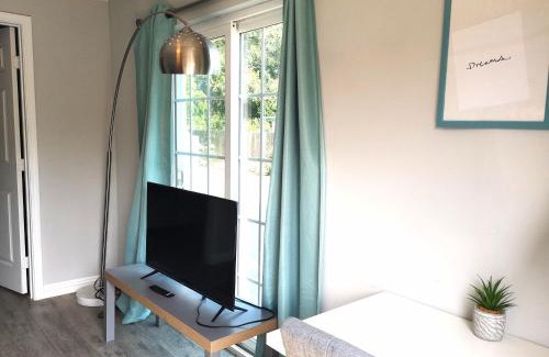 East Pasadena House | Inviting Pasadena Suite with Private Entrance and Kitchen