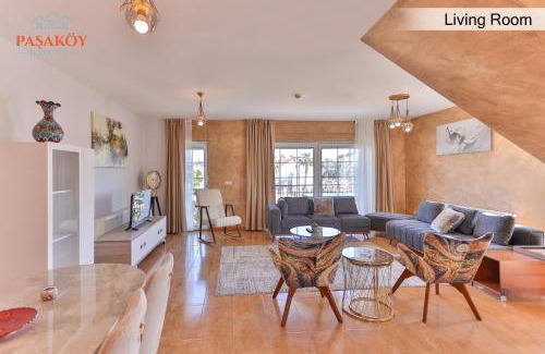 Side House | Relaxing Pasaköy Houses with Oceanfront Amenities