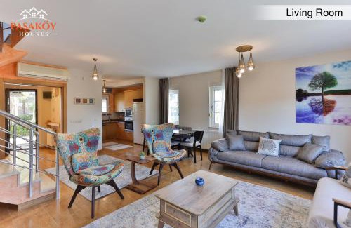 Side House | Relaxing Pasaköy Houses with Oceanfront Amenities