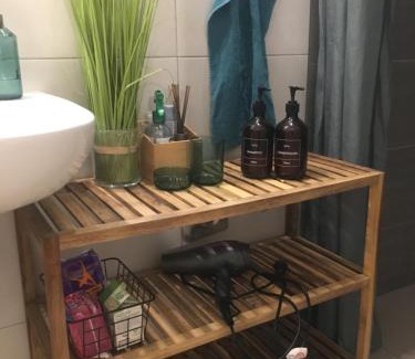 Torokvesz Apartment | Explore Pasarét Studio: Pet Friendly & High Guest Satisfaction