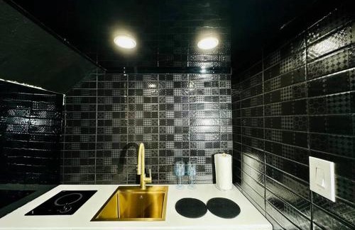 Camaceyes Apartment | Modern Tiny Suite - Pet Friendly & Rated 9.3 by Guests