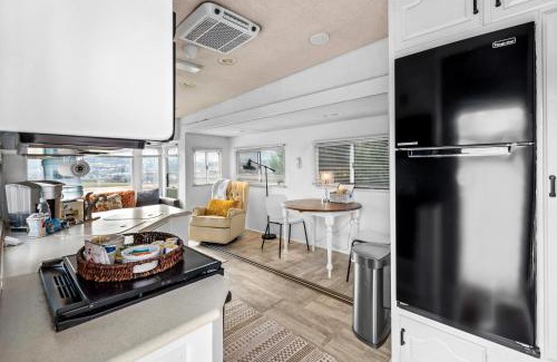 Talent Apartment | Pet-Friendly Glamp Cottage Trailer at Paschal Winery