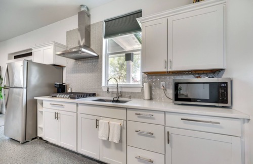 West Pasco Apartment | Relaxing Pasco Studio with Private Patio & Spa Amenities