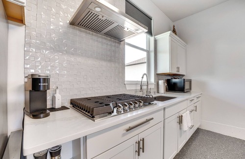 West Pasco Apartment | Relaxing Pasco Studio with Private Patio & Spa Amenities