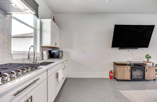 West Pasco Apartment | Relaxing Pasco Studio with Private Patio & Spa Amenities