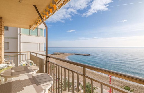 Vinaros Apartment | Oceanfront Oasis at Paseo Maritimo – 10/10 Guest Rated