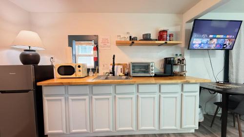 Central Oklahoma City House | Inviting Studio Near Plaza District - Pet Friendly & Rated 10/10