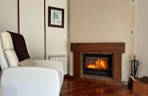 Ezcaray Apartment | Paseo Tenorio: Family-Friendly Stay with Pool in Ezcaray