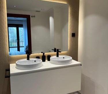 Ezcaray Apartment | Paseo Tenorio: Family-Friendly Stay with Pool in Ezcaray