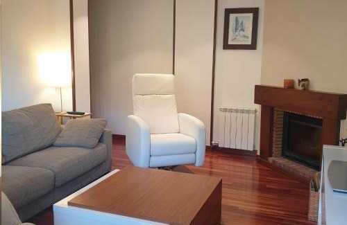 Ezcaray Apartment | Paseo Tenorio: Family-Friendly Stay with Pool in Ezcaray