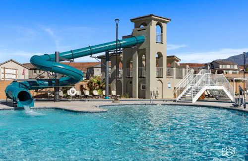 Washington House | Elegant Paseos Poolhouse: Family-Friendly with Hot Tub