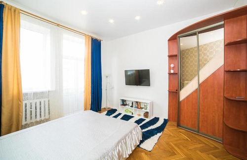 Minsk City Centre Apartment | Highly Rated Pashukevich Apartment with Breakfast Included