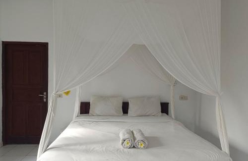 Pejarakan Cabin | Beachfront Pasir Putih Cottage - Pet Friendly Oasis