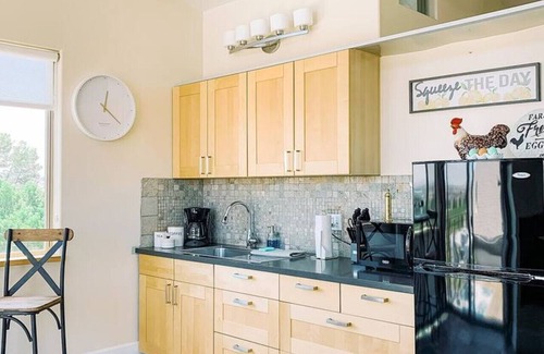 Paso Robles Condo | Unwind in a Private Suite with Ocean Views on the Vineyard