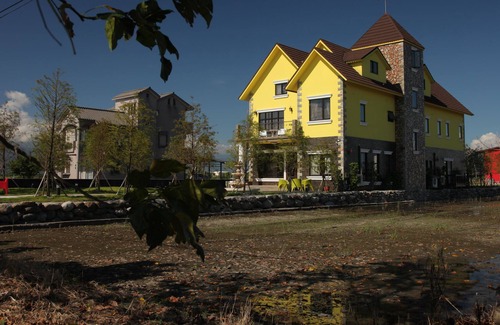Wujie Bed & Breakfast | Pass Happiness On