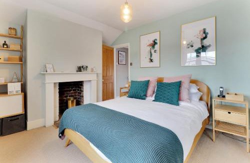 Royal Tunbridge Wells House | Elegant Central Townhouse with Family-Friendly Amenities