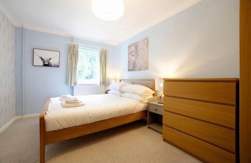 Impington Apartment | Modern 1BR House with Child-Friendly Amenities, Rated 9/10
