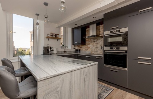 Merchiston Apartment | Discover Pass the Keys: 3 Bed Loft with Free Parking
