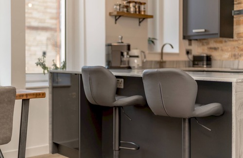Merchiston Apartment | Discover Pass the Keys: 3 Bed Loft with Free Parking