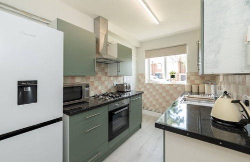 Winnersh Apartment | Relax in a Peaceful 2BDR Ground Floor Apartment