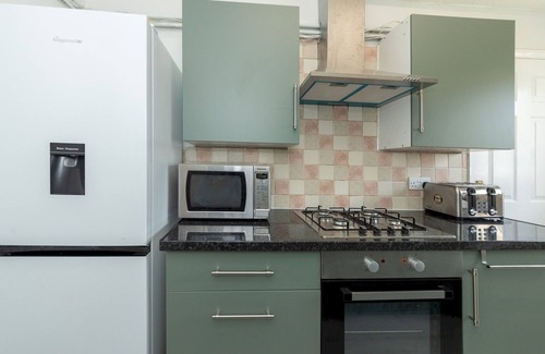 Winnersh Apartment | Relax in a Peaceful 2BDR Ground Floor Apartment