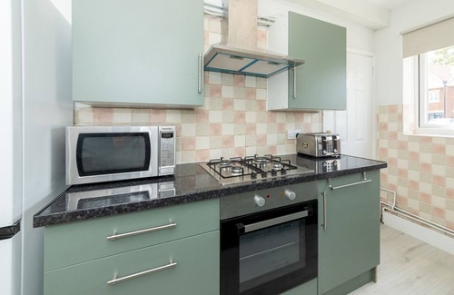 Winnersh Apartment | Relax in a Peaceful 2BDR Ground Floor Apartment