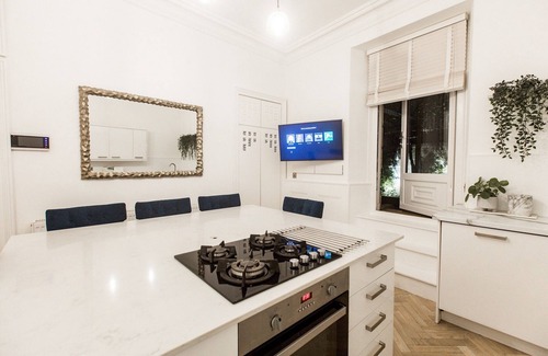 Glasgow House | Discover Pass the Keys: Elegant 3-Bedroom Garden Duplex