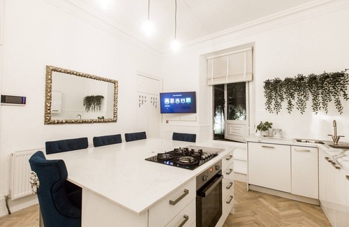 Glasgow House | Discover Pass the Keys: Elegant 3-Bedroom Garden Duplex