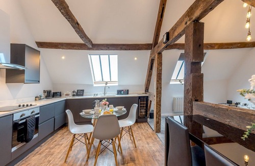Shrewsbury Apartment | Experience 5C Town Centre Apartment with Rooftop Views