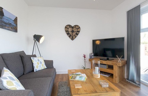 Rhosgoch House | Charming Country Cottage: Top-Rated Retreat for Couples