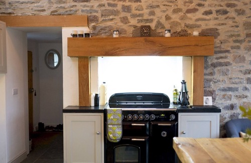 Pentrefelin House | Character Country Cottage with Castle Views and Great Amenities