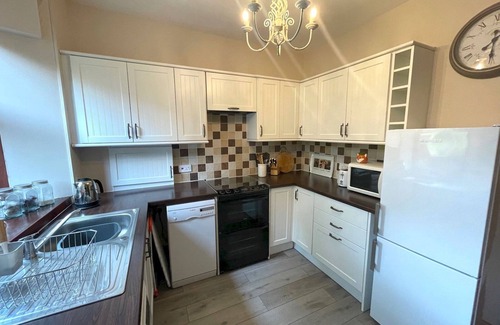 Dumfries Apartment | Unmatched Comfort at Pass the Keys | Ideal Central Retreat