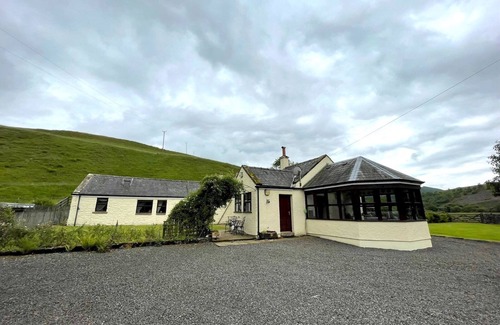 Sanquhar House | Discover Pass the Keys: Scottish Cottage with Great Amenities