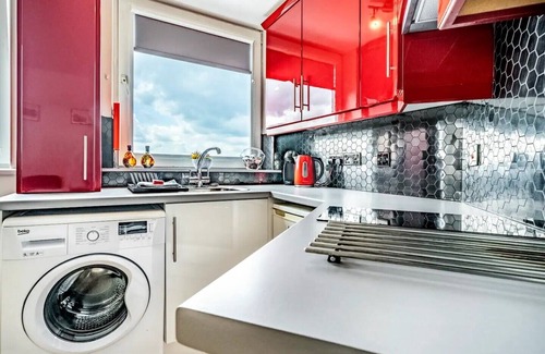 Queens Quarter Apartment | Guest Rated 10/10 | 1BD Flat with Great Views Near Attractions