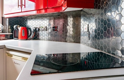 Queens Quarter Apartment | Guest Rated 10/10 | 1BD Flat with Great Views Near Attractions