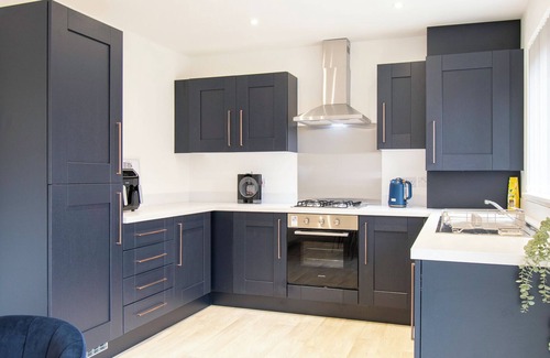 Shawlands House | Inviting Glasgow South Home with Family-Friendly Amenities
