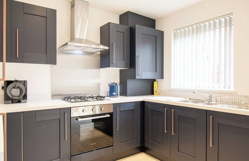 Shawlands House | Inviting Glasgow South Home with Family-Friendly Amenities