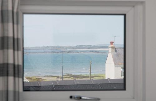 Rhosneigr House | Beachside Breeze Cottage: Family-Friendly 2-Bed Retreat
