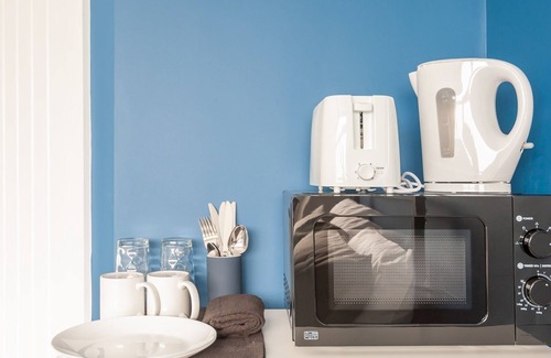 Burnley Apartment | Discover Burnley Central Hub: Stylish Family-Friendly Stay