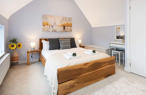 Marlow House | Elegant Central Marlow Townhouse with Private Parking